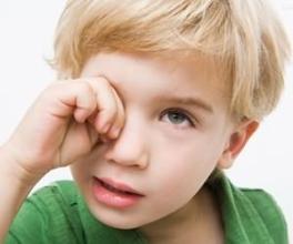 孩子喜歡瞇眼睛？家長要注意了！