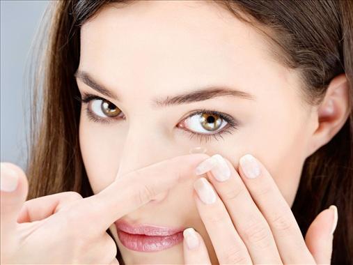 隱形眼鏡讓你不適？這個(gè)方法能解決！