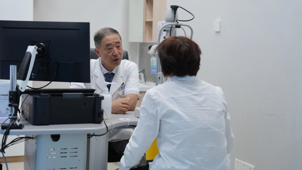 白內(nèi)障術(shù)后視力又下降？6大原因多方面解析！